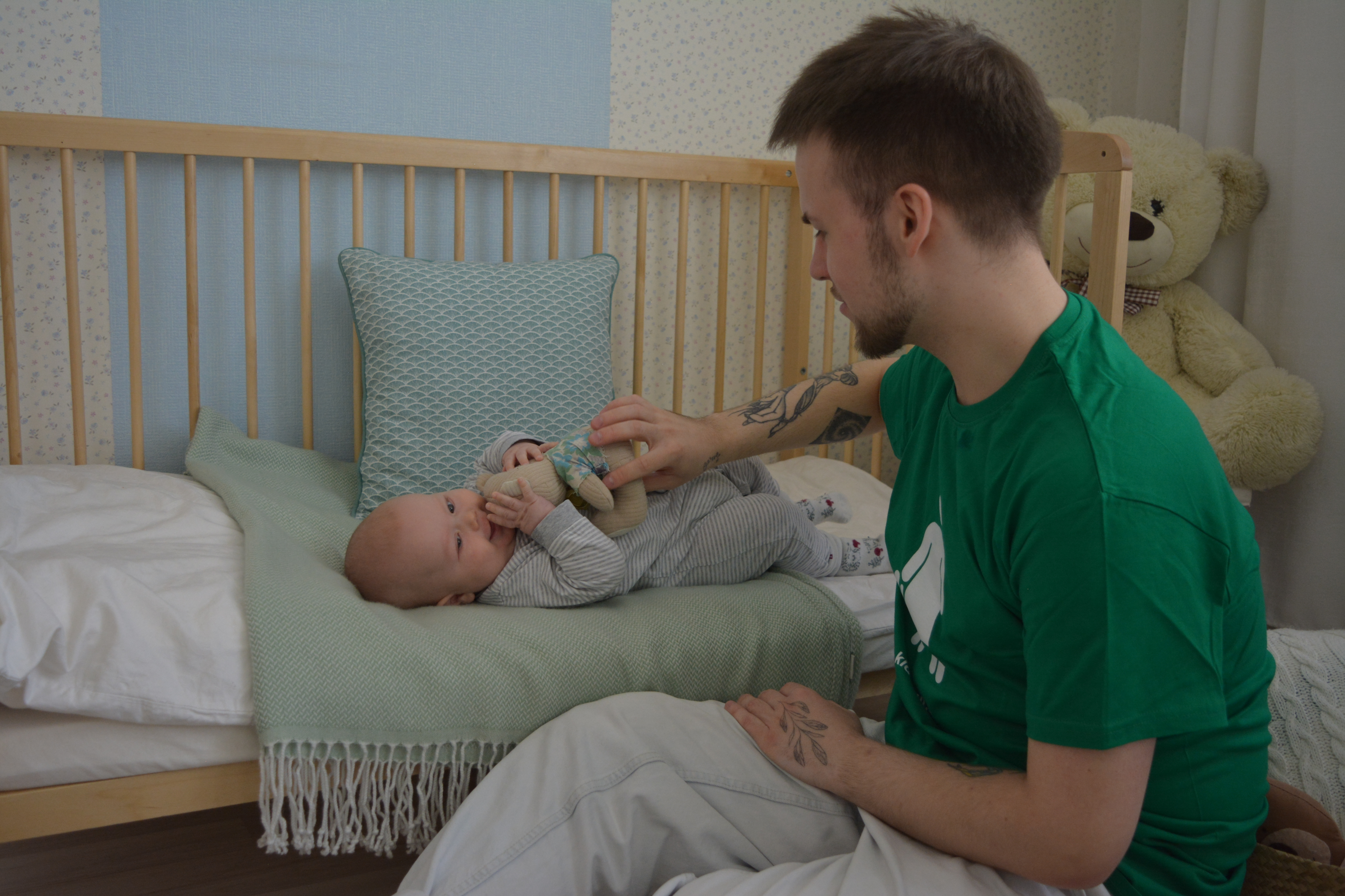 Няня для грудничка: как выбрать человека и что проверить